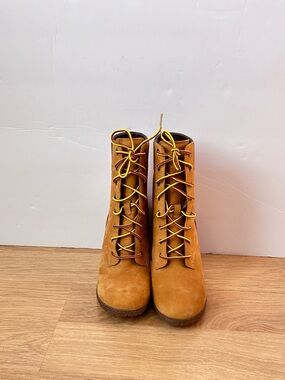 Timberland Heeled Boots Wheat Nubuck Women’s Size 7.5 Lace Up Ankle Booties